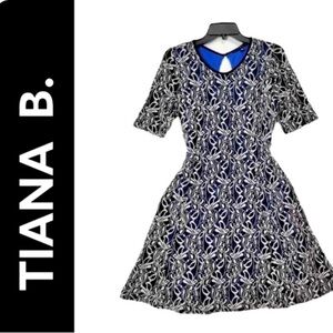 🔥NEW w/Tag Gorgeous Tiana B Flower Dress W14 so Soft-figure Flattering stretch